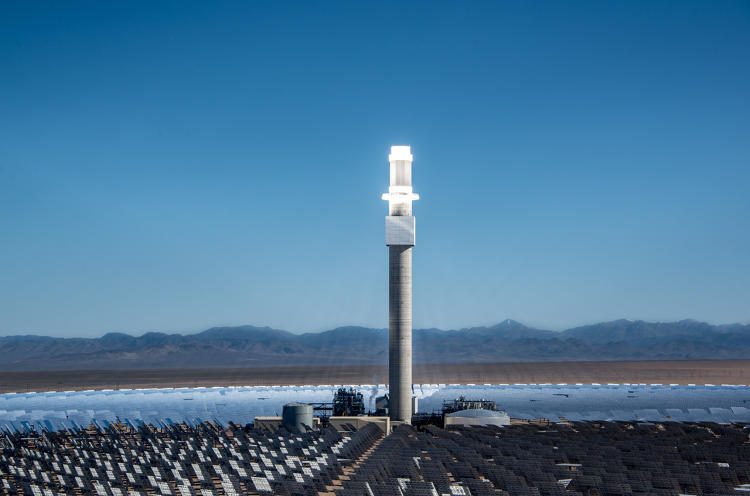 this-huge-new-solar-farm-near-las-vegas-provides-power-even-at-night